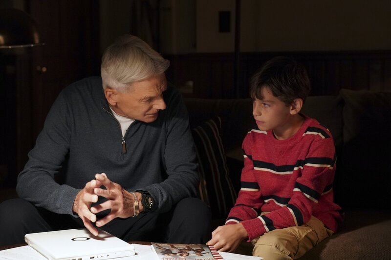 Leroy Jethro Gibbs (Mark Harmon, l.); Phineas (Jack Fisher, r.) – Bild: CBS Broadcasting, Inc.