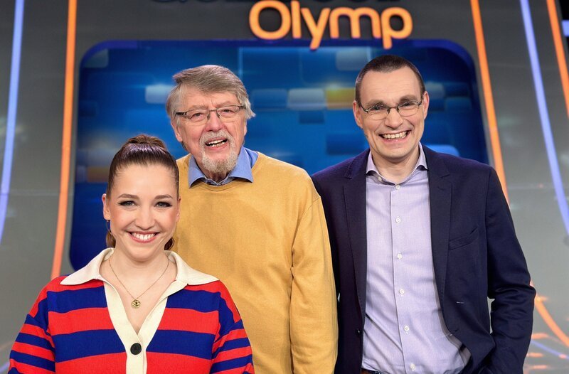 Quizduell-Olymp: Marie-Louise Fick (l.), Prof. Eckhard Freise (M.) und Thorsten Zirkel (r.). – Bild: ARD/​ITV Studios