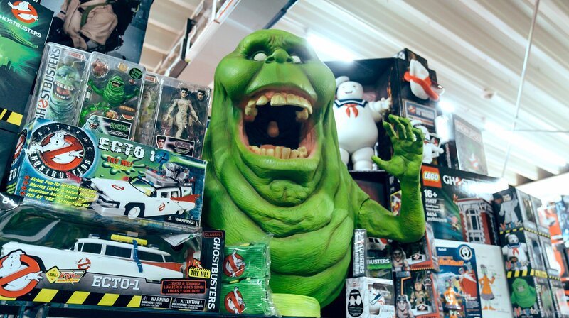 Viele SammlerInnen jagen zunächst verlorenen Dingen aus ihrer Kindheit und Jugend hinterher. – Bild: SWR/​Sunbird