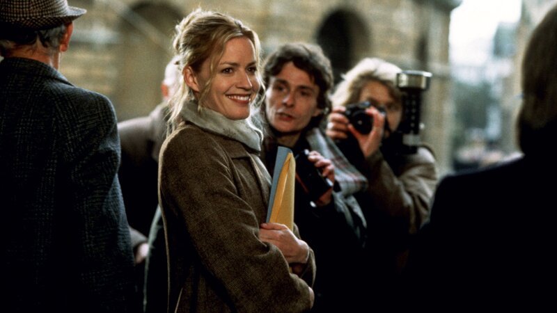 Dr. Emma Russell (Elisabeth Shue) hat eine wissenschaftliche Formel entwickelt, die die Lösung der Energie- und Umweltprobleme der Welt darstellen könnte.. – Bild: RTLZWEI