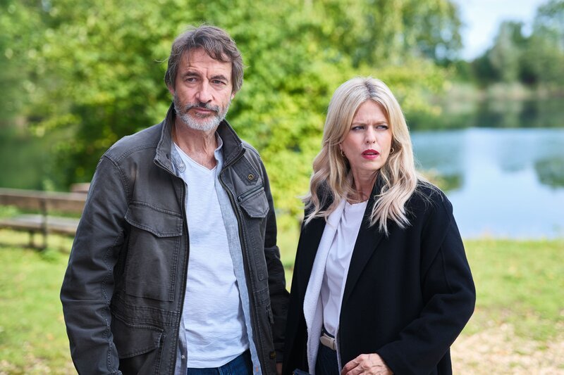 Patrizia (Miriam Lahnstein) und Jori (Guido Broscheit) bereiten sich zum Gegenschlag gegen Ringo und Easy vor. – Bild: RTL /​ Stefan Behrens /​ Date oder Desaster