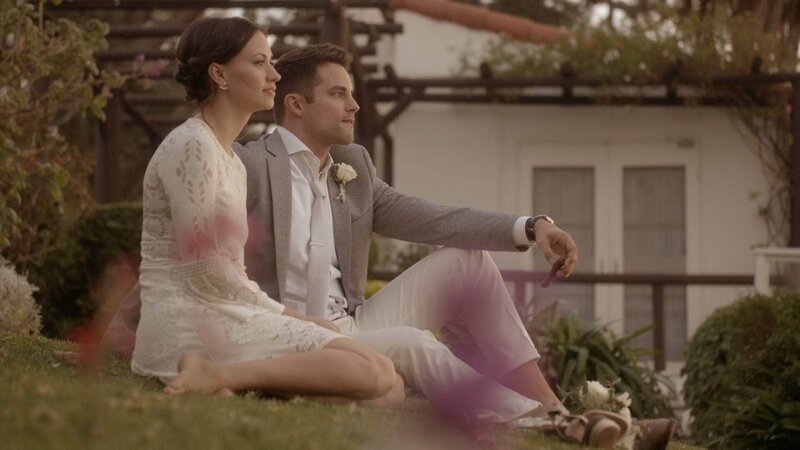 Dylan (Mimi Gianopulos) und Church (Brant Daugherty) – Bild: TVNOW /​ Gaumont