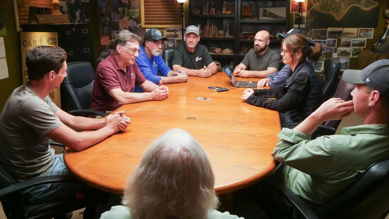 Peter Fornetti (l.), Marty Lagina (2.v.l.), Rick Lagina (3.v.l.), Jack Begley (4.v.r.) – Bild: Prometheus Entertainment