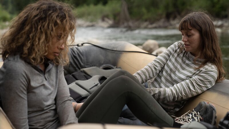 Karissa (Olivia Swann, l.); Joey (Leighton Meester, r.) – Bild: UNIVERSAL STUDIOS