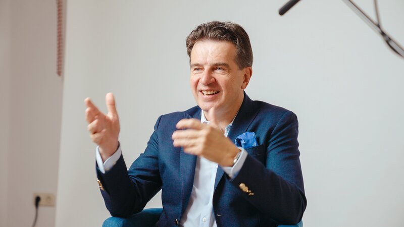Thomas Köhler – Tech Experte und Author des Buches Die Online Dating Falle. – Bild: ORF/​Hashtag Media