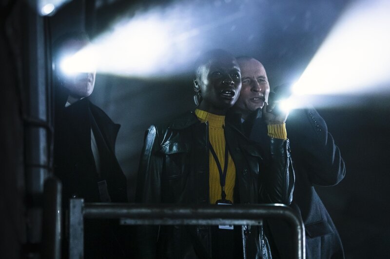 Die englische Ermittlerin Precious (Ann Akinjirin) und Kollegen verfolgen im Tunnel eine Spur von „Jack the Ripper“ – Bild: HBO Nordic