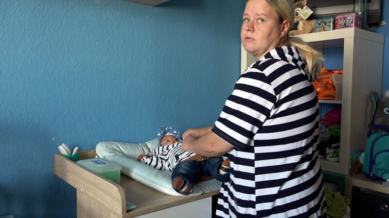 Sandra empfindet das Leben mit Kindern als ihr größtes Glück. – Bild: RTL Zwei