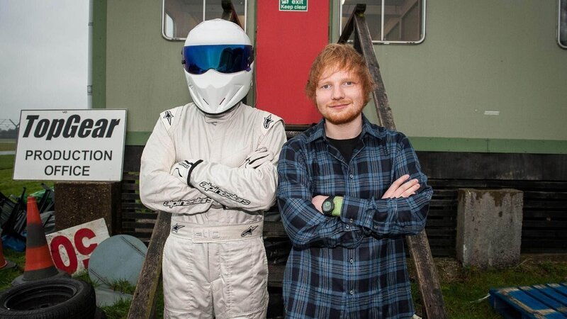 The Stig (l.), Ed Sheeran – Bild: TVNOW /​ © BBC Worldwide