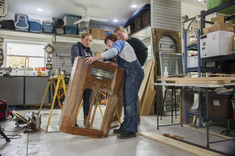 Mina Starsiak (l.); Karen Laine (r.) – Bild: 2018, Scripps Networks, LLC. All Rights Reserved. Lizenzbild frei