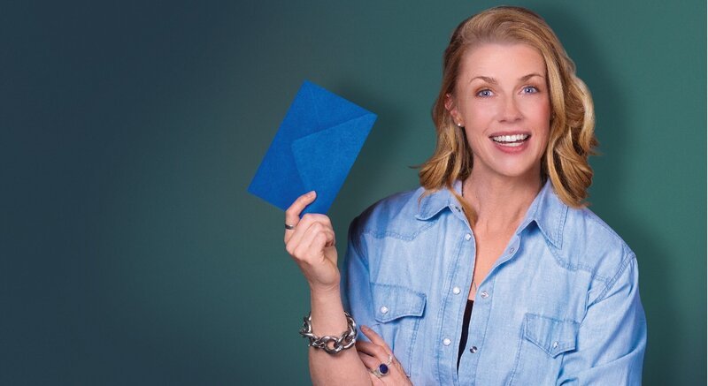 Christine Eixenberger verdonnert jede Woche Politikerinnen und Politiker, Parteien, Organisationen oder Personen des öffentlichen Lebens, die sich aktuell nicht mit Ruhm bekleckert haben, zum „Nachsitzen“! In jeder Folge begrüßt die Gastgeberin zwei Größen aus Kabarett und Comedy. Beide Gäste haben jeweils zwei Nominierungen dabei. Jeder hält ein persönliches Plädoyer für seine beiden Vorschläge. Wen wollen sie gerne zum Nachsitzen schicken? – Bild: Markus Konvalin /​ BR