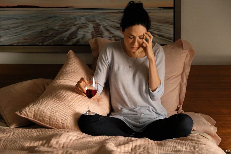 Ivy Fisher (Joanne Kelly) – Bild: Incendo 2017–03 Production Inc. Ivy Fisher (Joanne Kelly) – Bild: Incendo 2017–03 Production Inc.