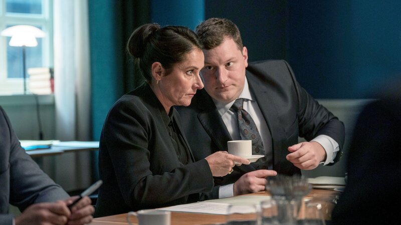 Borgen: Le pouvoir et la gloire (7/​8) (2022) réalisé par Dagur Kari et Mogens Hagedorn. – Bild: Mike Kollöffel