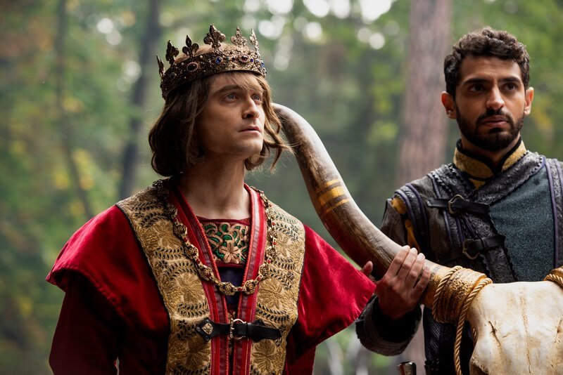 Prince Chauncley (Daniel Radcliffe), Lord Vexler (Karan Soni) – Bild: Stanislav Honzík /​ Turner Entertainment Networks, Inc. A WarnerMedia Company