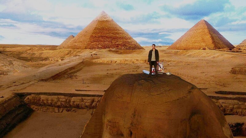 Durch einen Zufall entdeckt David Rice (Hayden Christensen), dass er ein „Jumper“ ist. Sekundenschnell kann er nach Tokio teleporten, ins Kolosseum nach Rom oder zu den Pyramiden von Gizeh … – Bild: Epsilon Motion Pictures GmbH