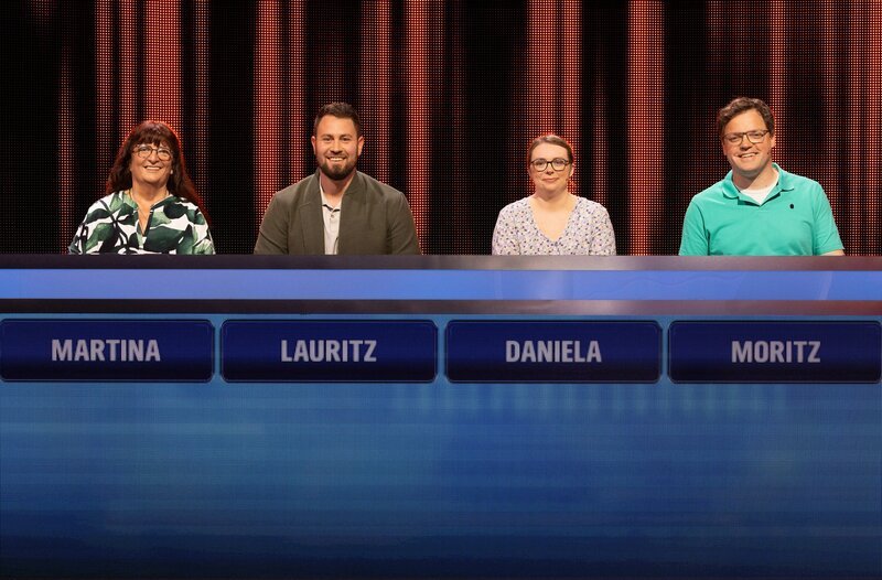 Die Kandidat:innen (v.l.n.r.): Martina Diederich, Lauritz Becker, Daniela Süß-Borowsky und Moritz Müller. – Bild: ARD/Uwe Ernst Die Kandidat:innen (v.l.n.r.): Martina Diederich, Lauritz Becker, Daniela Süß-Borowsky und Moritz Müller. – Bild: ARD/Uwe Ernst