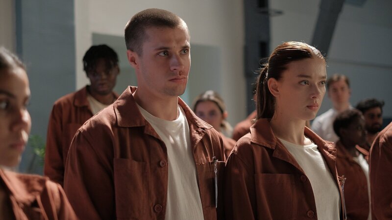 Gemeinsam gehen Luce (Jessica Alexander) und Daniel (Gijs Blom) der Wahrheit auf den Grund. – Bild: ZDF und Fallen Productions Ltd.