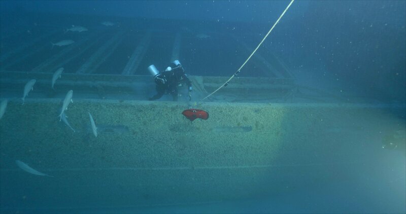 Ein Taucher auf dem Grund des Meeres – Bild: THE HISTORY CHANNEL /​ A+E Networks