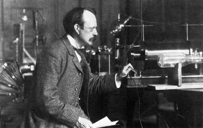 BRK52Y JOSEPH JOHN (J.J.) THOMPSON  (1856⁠–⁠1940) Britischer Physiker und Nobelpreisträger am Cavendish Laboratory in Cambridge, England – Bild: Pictorial Press Ltd /​ Alamy Stock Photo