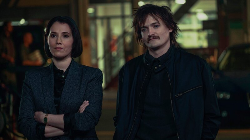 Sloane Walsh (Charlie Murphy) und Marco de Bont (Martijn Lakemeier) – Bild: Submarine