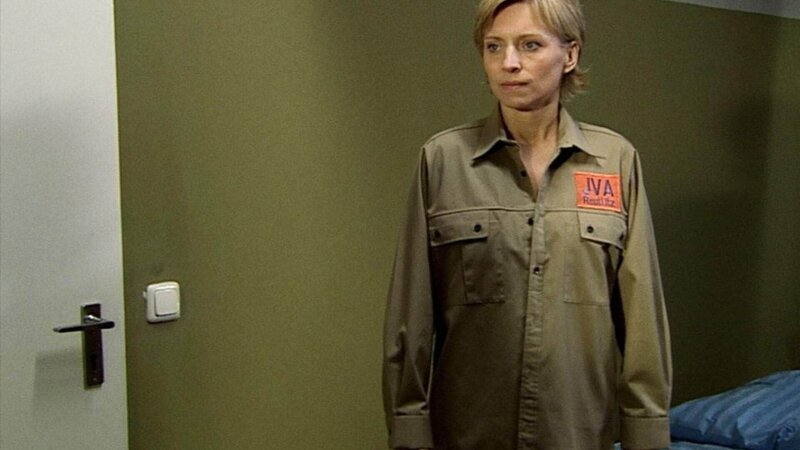 Die verurteilte Staatsanwältin Angelika Loberth (Silke Matthias) muss feststellen, dass ihre Haftzeit in Reutlitz kein Zuckerschlecken wird. Die harte Realität im Frauenknast setzt ihr mehr zu, als sie erwartet hat. – Bild: Foto: RTL