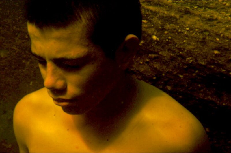 Oscar im Wasser des Río Rojo, an dessen Ufer er aufwuchs – Bild: STANK