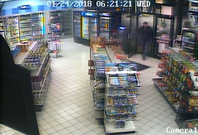 Videoüberwachung in einer Tankstelle. – Bild: RTL /​ Arrow International Media/​ Saloon Media