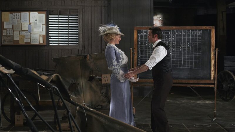 l-r :  bJulia Ogden (Helene Joy,l) und William Murdoch (Yannick Bisson,r) – Bild: AXN White