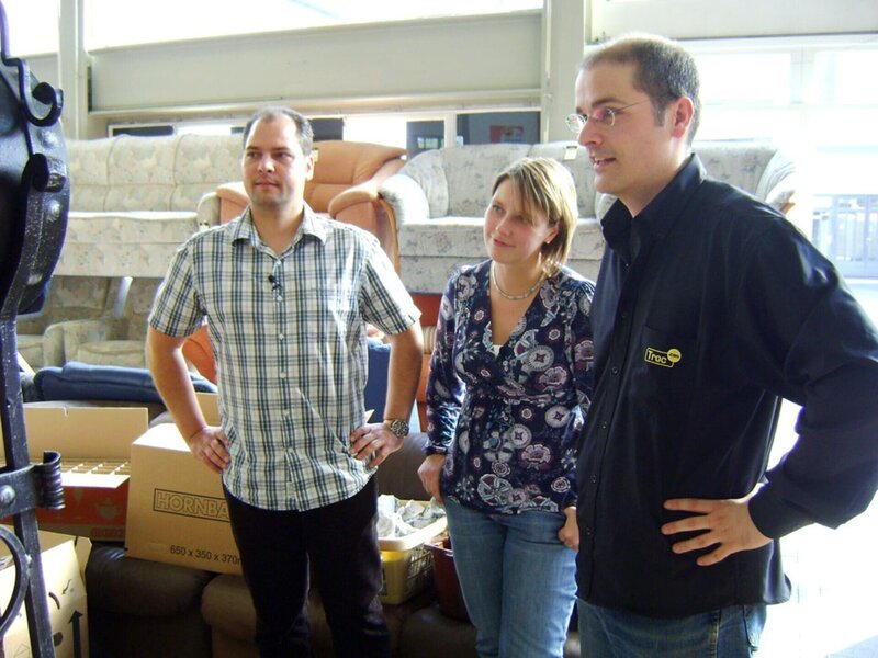 Den Verkaufserlös möchte Gabi unbedingt ihrer Mutter zukommen lassen, damit ihr das Leben im Heim so angenehm wie möglich gestaltet werden kann … – Bild: RTL II