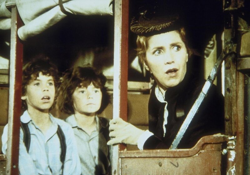 Fassungslos betrachtet Millie (Aileen Fitzpatrick, r.) den letzten Streich von Rupert (Rossie Harris, l.) und Myron (Ham Larson, M.). – Bild: Sat.1 Gold