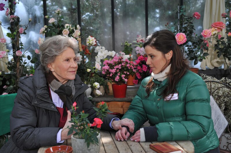 Hildegard (Antje Hagen, l.); Kira (Mareike Lindenmeyer, r.) – Bild: Ann Paur