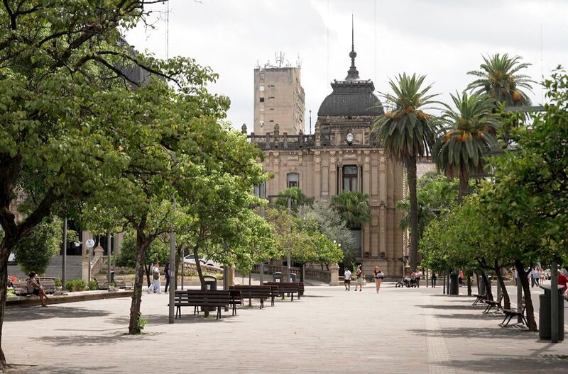 Im Nordwesten Argentiniens wird weiterhin die Copla angestimmt, ein langsamer Gesang als Akt des Widerstands gegen die spanische Dominanz. – Bild: Elephant Doc