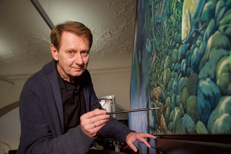 Fritz Messner, Bühnenmaler und Freizeit-Paläontologe. – Bild: ORF III