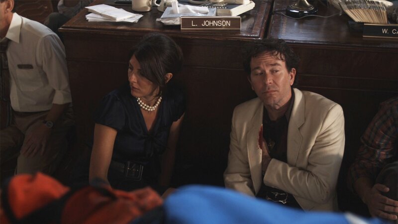 Nate Ford (Timothy Hutton) und Sophie Devereaux (Gina Bellmann) – Bild: RTL NITRO