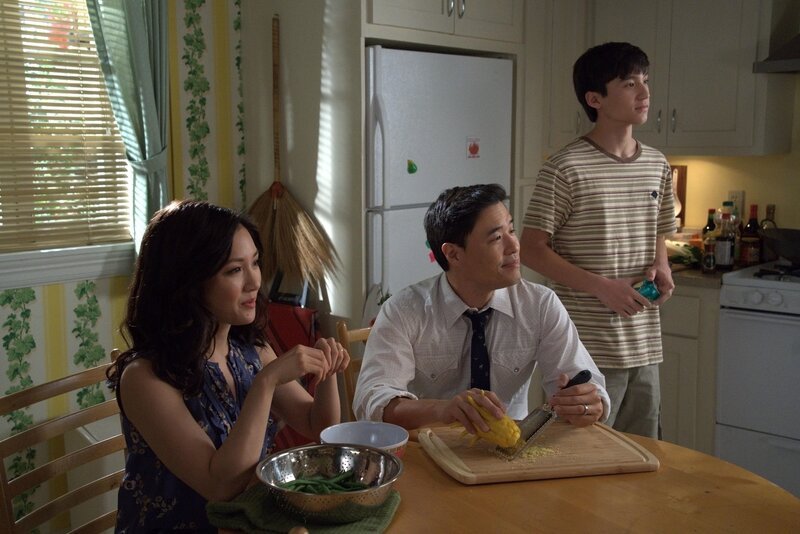 (v.l.n.r.) Jessica Huang (Constance Wu); Louis Huang (Randall Park); Emery Huang (Forrest Wheeler) – Bild: © 2018⁠–⁠2019 American Broadcasting Companies. All rights reserved.
