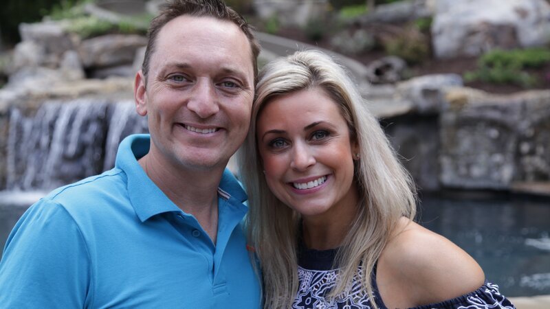 Mark and Keri Rowland as seen on Pool Kings (action) – Bild: Scripps /​ Focus /​ DIY Network/​Scripps Networks, LLC.