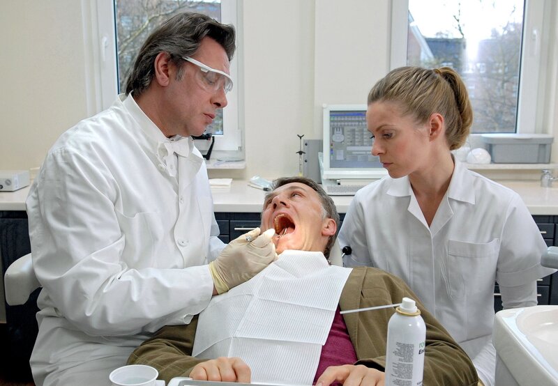 Die Zürcher Verlobung - Drehbuch zur Liebe – Bild: ARD Degeto/​Susanne Dittmann