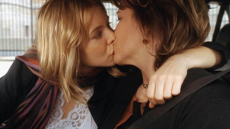 Christine Fellowes (Linda Emond) ist Elizabeths (Olivia D’Abo, l.) heimliche Geliebte. – Bild: MG RTL D /​ USA Network