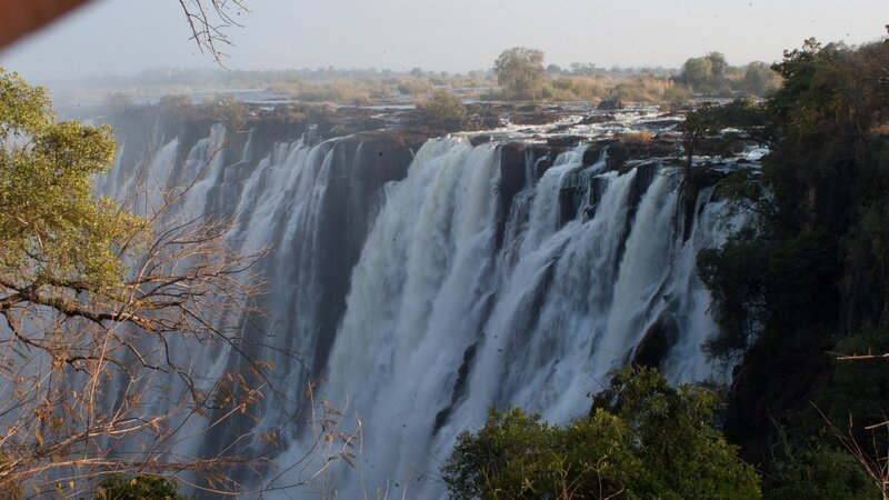 Die Viktoriafälle bilden den dramatischsten und bekanntesten Teil des Sambesi. – Bild: ZDF und Aquavision TV Productions Pty Ltd