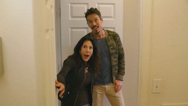 Als ihr Ehemann vor einigen Jahren starb, musste Denice aus Stockton in Kalifornien ihren Lebensstandard herunterschrauben. Doch an einem Sonntagmorgen gab die Mutter von acht Kindern und Großmutter von zehn Enkeln ihren Lottoschein ab und war wenig später um 785.000 Dollar reicher. Nun zieht sie zusammen mit David Bromstad los, um ihr Traumhaus zu finden, das groß genug für alle ist. Momentan lebt Denice in einer engen Mietwohnung, die sie gegen ein Haus mit Pool, drei Schlafzimmern, zwei Bädern und großer Küche eintauschen möchte. Hier können Kinder und Enkelkinder zu Besuch kommen so oft sie wollen, ohne sich gegenseitig auf die Füße zu treten. – Bild: TLC