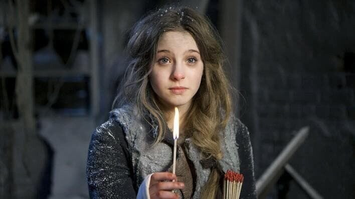 Das Mädchen mit den Schwefelhölzern, ARD-Märchenreihe „Sechs auf einen Streich“, Märchenfilm Deutschland. – Bild: rbb/​Daniela Incoronato