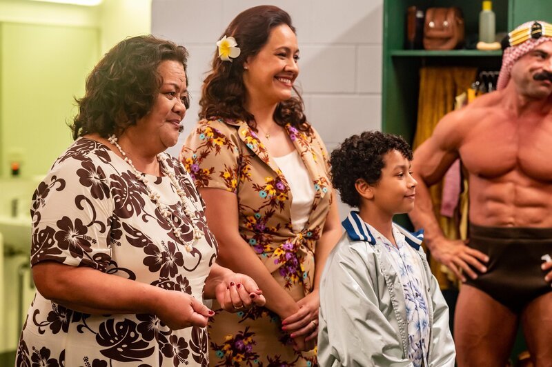(l-r) Ana Tuisila as Lia, Stacey Leilua as Ata Johnson, Adrian Groulx as Dwayne. – Bild: Universal Television LLC.