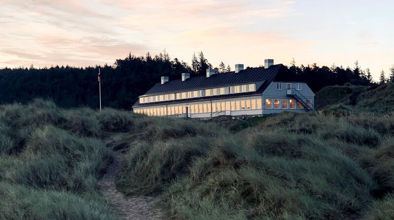 Badehotels sind für Dänen der Inbegriff für einen gemütlichen Urlaub – Bild: NDR/Klaus Kennemann Badehotels sind für Dänen der Inbegriff für einen gemütlichen Urlaub – Bild: NDR/Klaus Kennemann