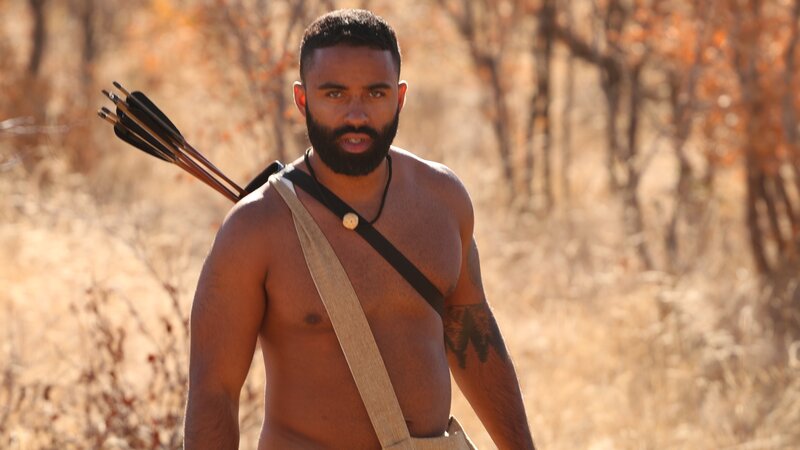 Max with bow and arrow – Bild: Discovery Communications, LLC