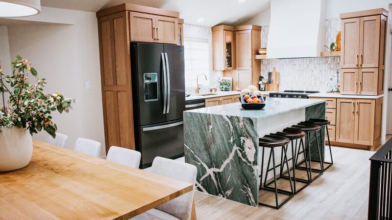 Dekoriertes Zimmer – Bild: Warner Bros. Discovery