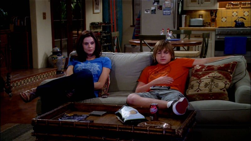 Chelseas (Jennifer Bini Taylor) und Jake (Angus T. Jones) – Bild: HBO