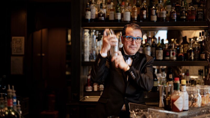 SRF DOK Inside Gstaad Palace – Luxus und Tradition im Kulthotel Folge 4 Maurizio Paglino, Maitre Service im Gstaad Palace – Bild: SRF/​Melanie Uhkötter