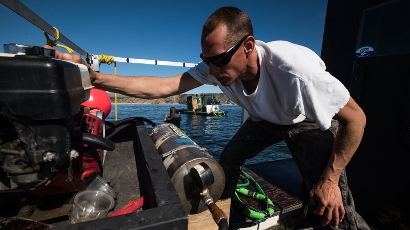 Kris Kelly working on Reaper engine. – Bild: Discovery Channel /​ Discovery Communications LLC