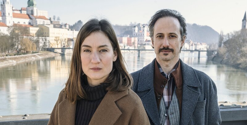 Marie Leuenberger (Rolle: Frederike Bader) und Michael Ostrowski (Rolle: Ferdinand Zankl). – Bild: BR, Hager Moss Film GmbH, ARD Degeto