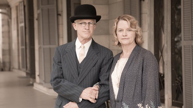 Mr. and Mrs. Franks pose for the camera. – Bild: Discovery Communications