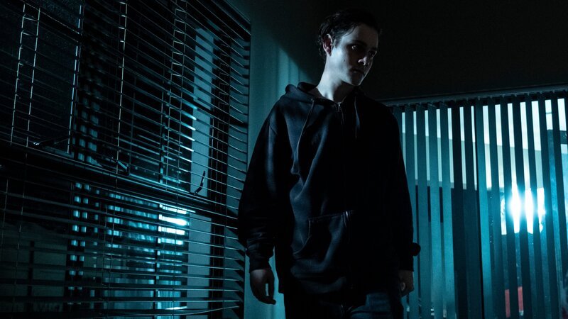 Drama: Joshua stands in the dark by the window – Bild: Discovery Communications, LLC